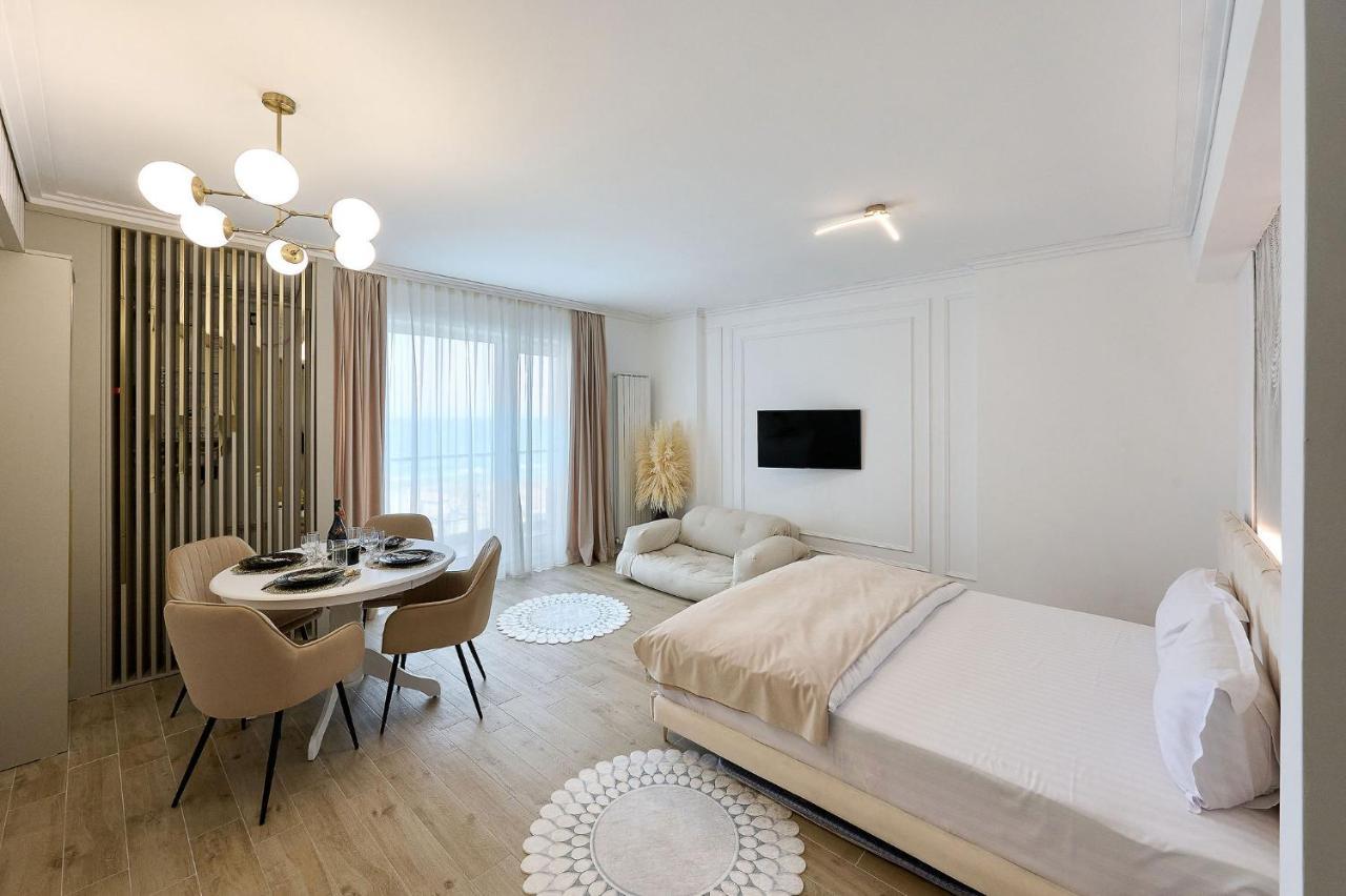 Seaview Luxury Studio In Infinity Beach Resort Mamaia Bagian luar foto
