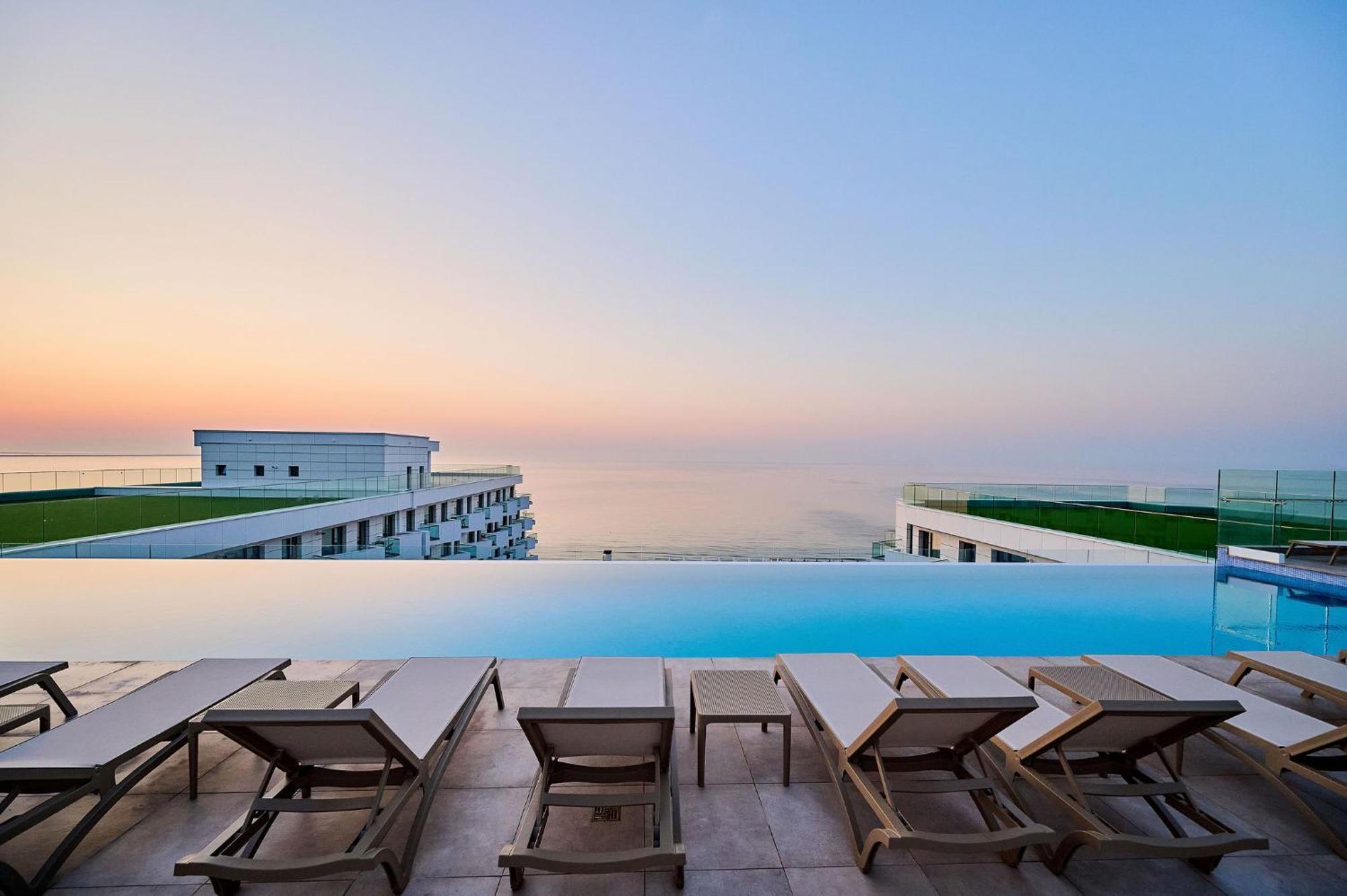 Seaview Luxury Studio In Infinity Beach Resort Mamaia Bagian luar foto